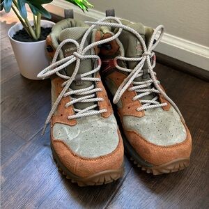 Merrell Wildwood Mid Sneaker Boot | Hiking| Size 8